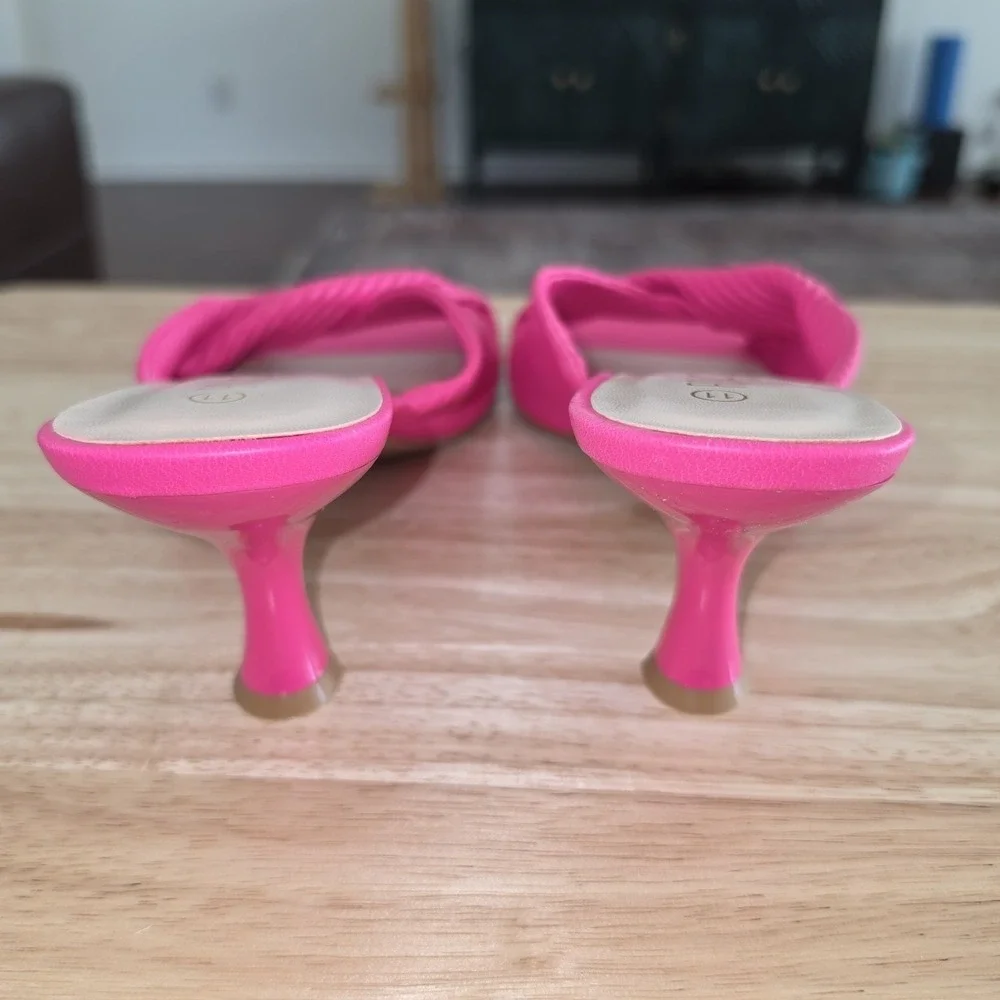 NEW IN BAG Rouge Helium Women's Hot Pink Kitten Heel Sandals Size 11
